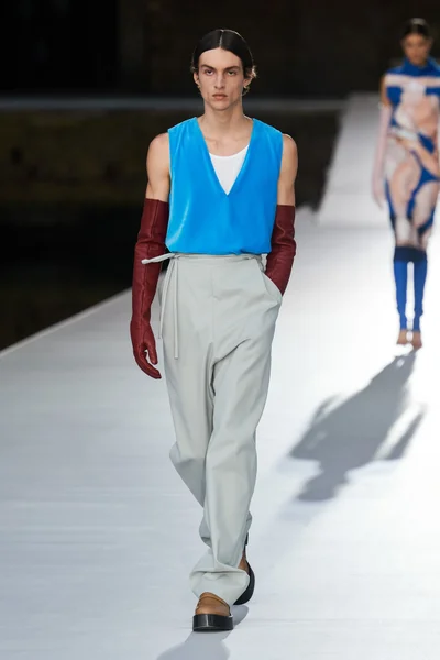 Look 18